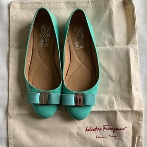 Salvatore Ferragamo Varina Patent Ballet Flat - turquoise, size 6
